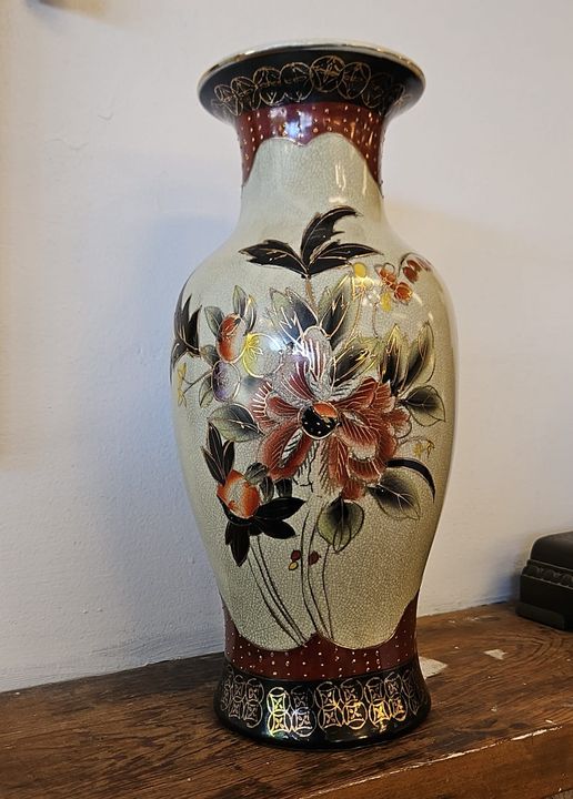 The main photo for Satsuma vase